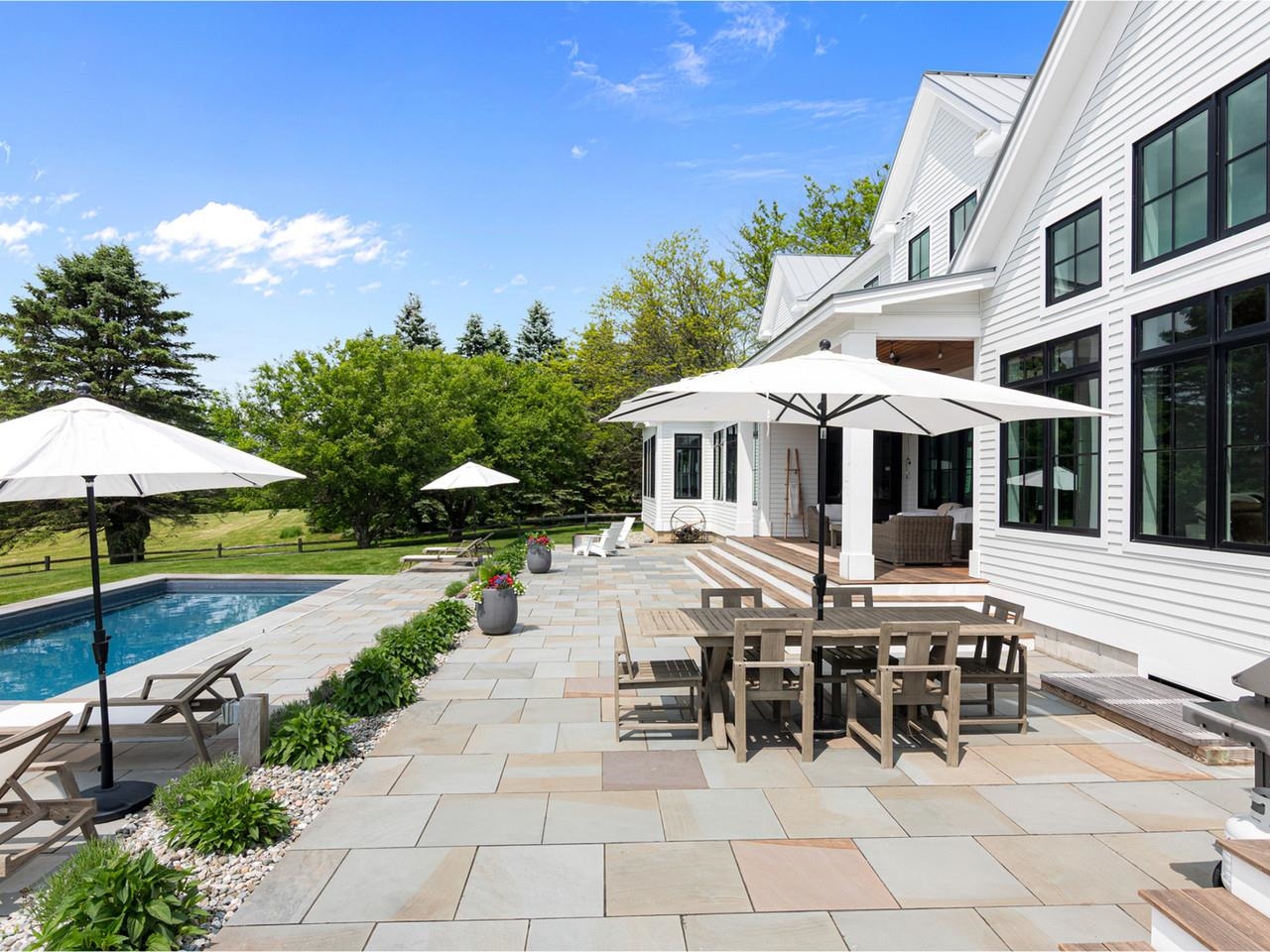 192 Governors Lane