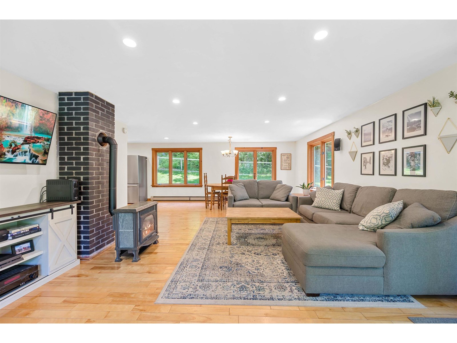 1945 Loop Road