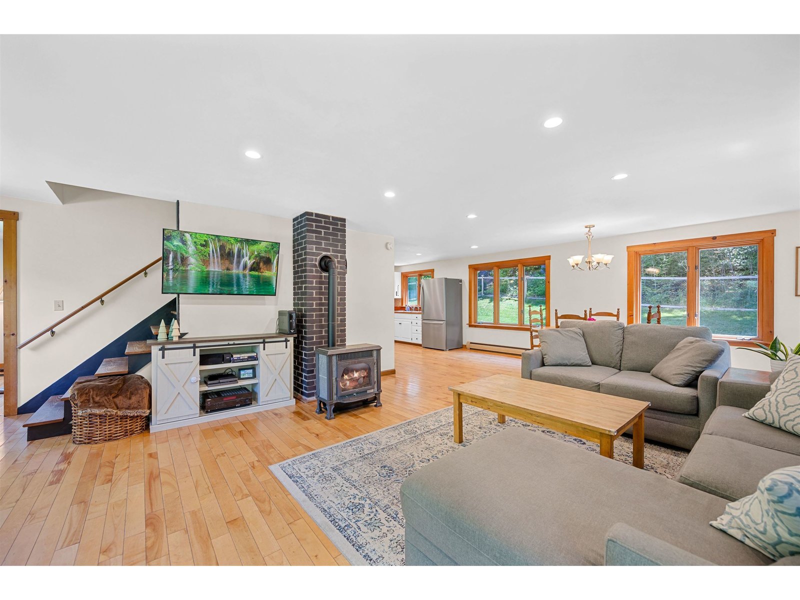 1945 Loop Road