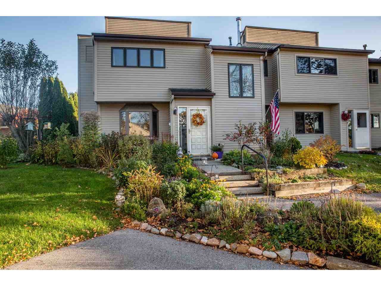 2 Arlington Green