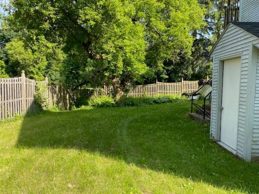 EXTERIOR YARD/BASEMENT ENTRY
