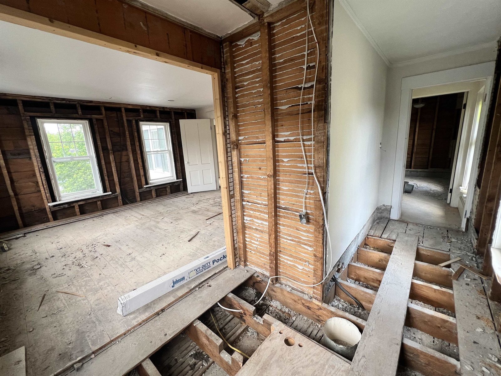 Bath to Primary Bedroom