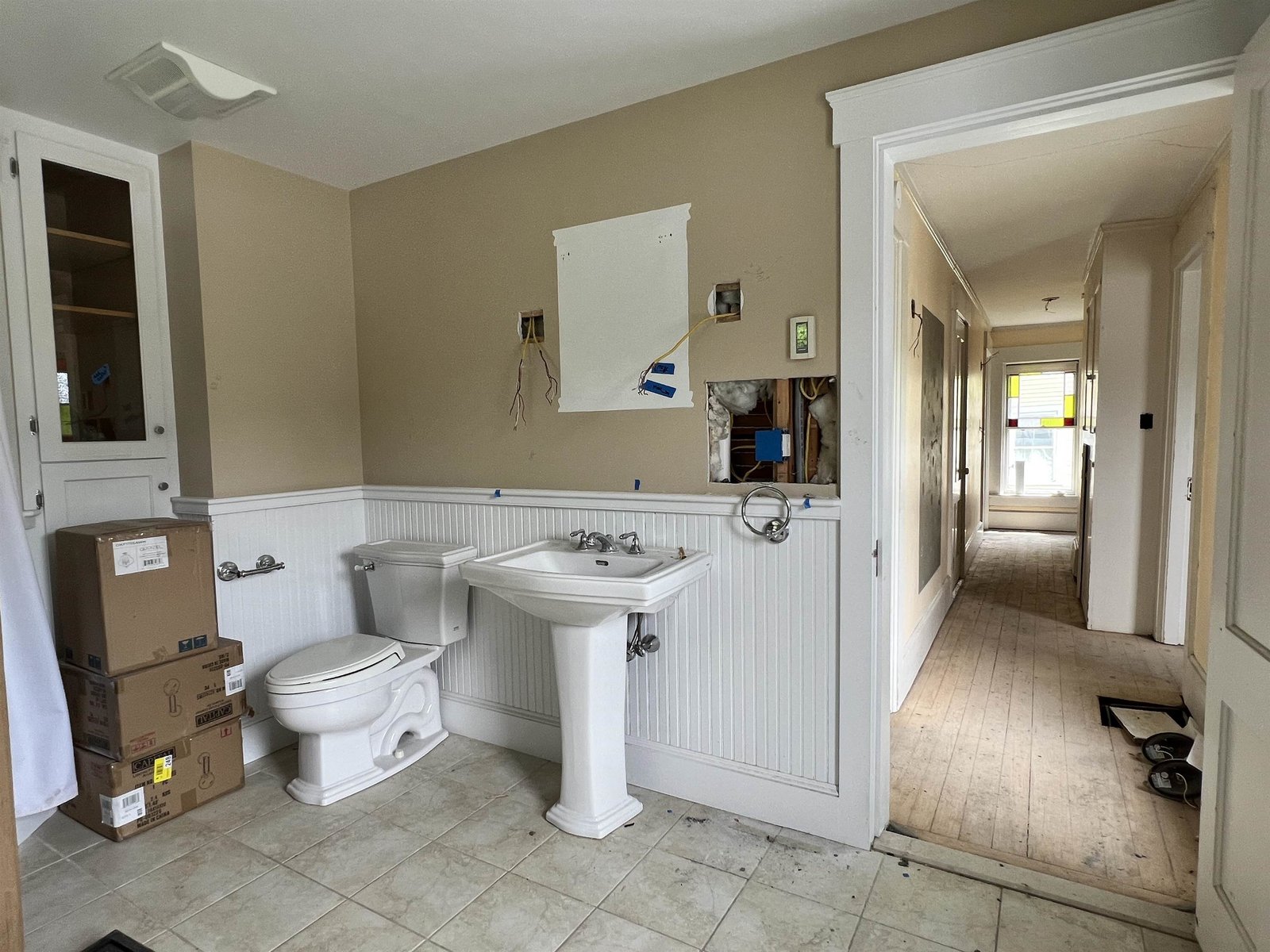 Upstairs Hallway Bathroom