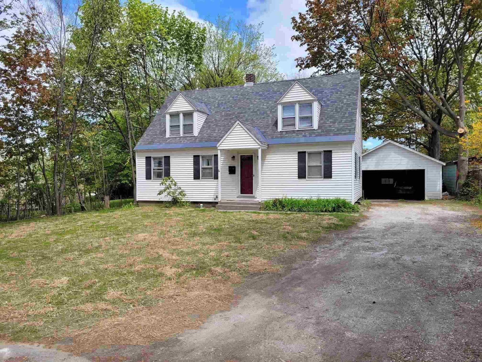 2 Lindenwood Drive