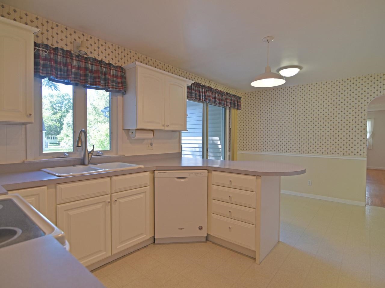 Eat-in kitchen