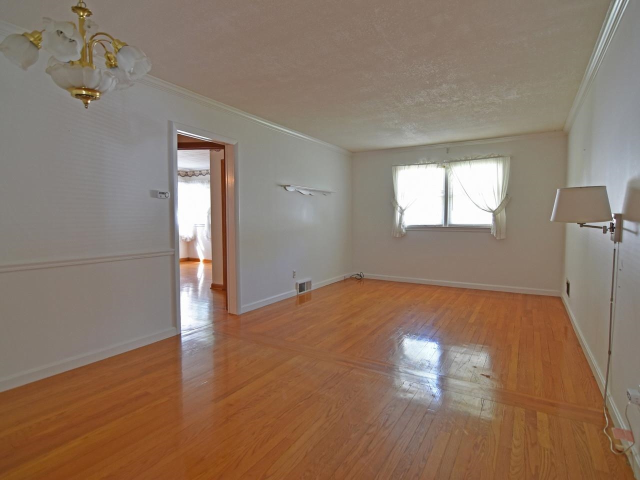 20-foot family/dining room