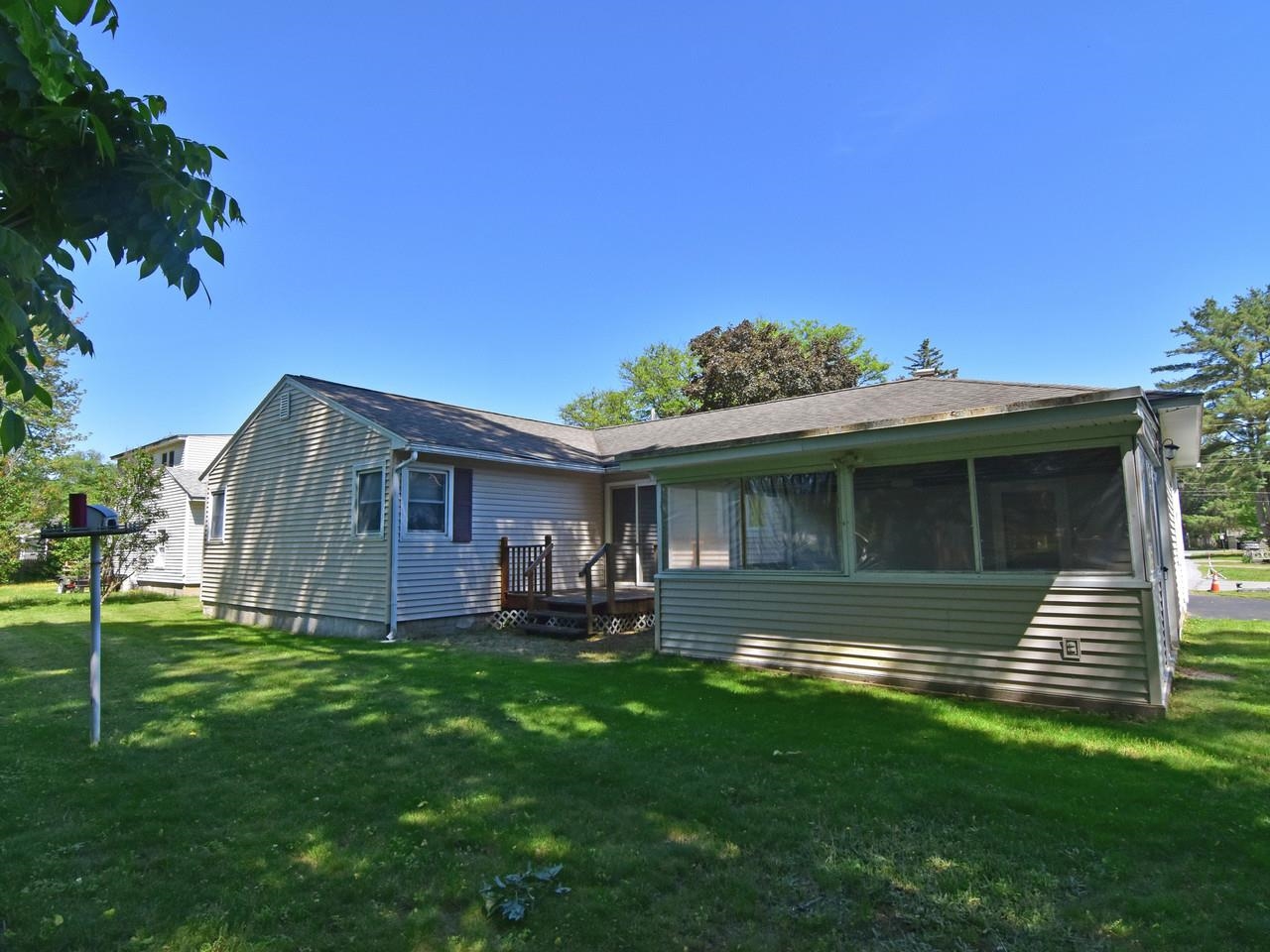 3-season porch in back