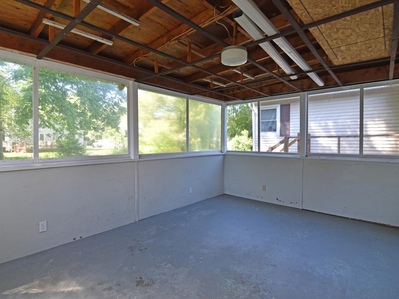 Enclosed 3-season porch