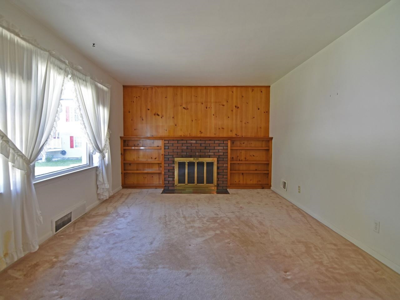 19-foot living room