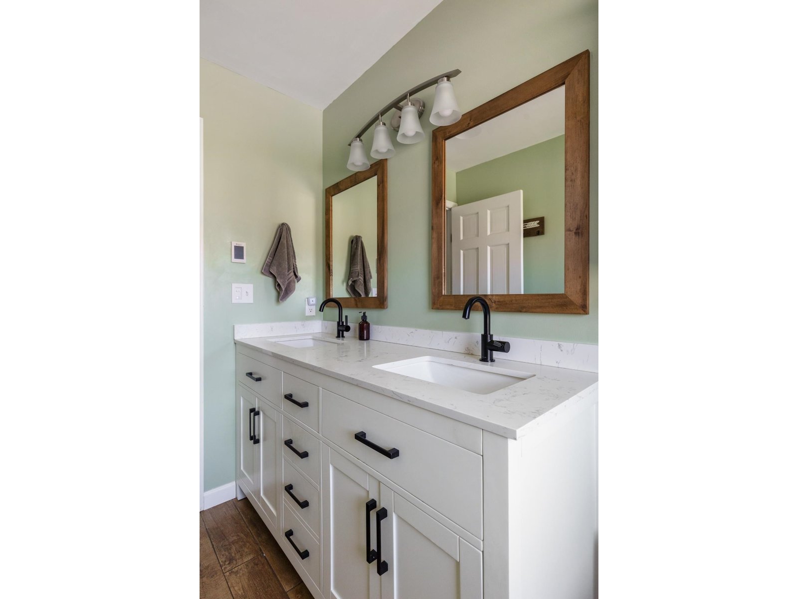 2 Woodland Place