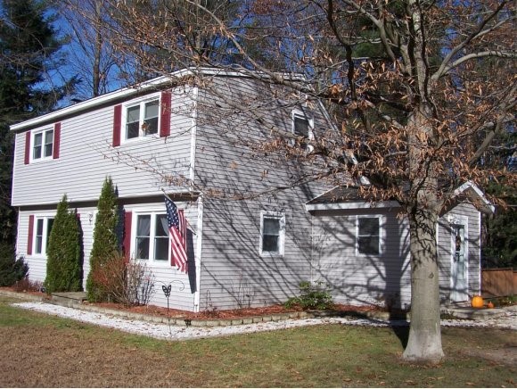 2 Woodlawn Court