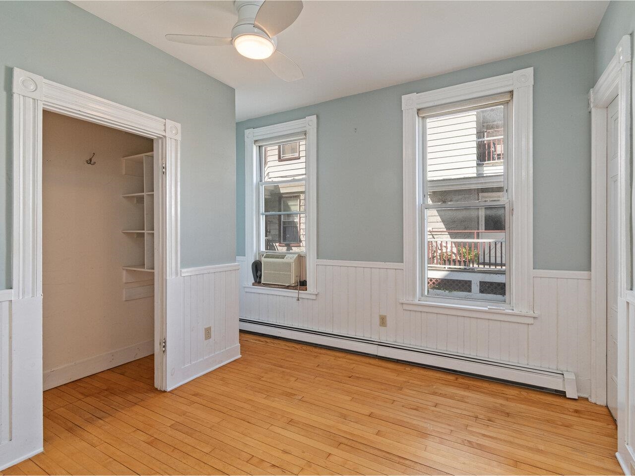 Primary bedroom en suite