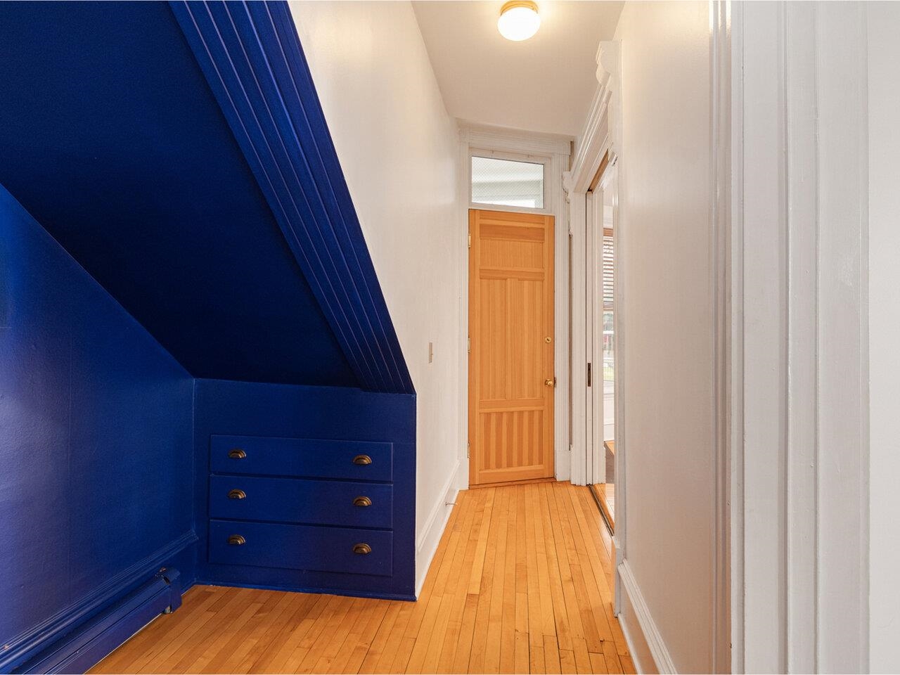 Reading/storage nook