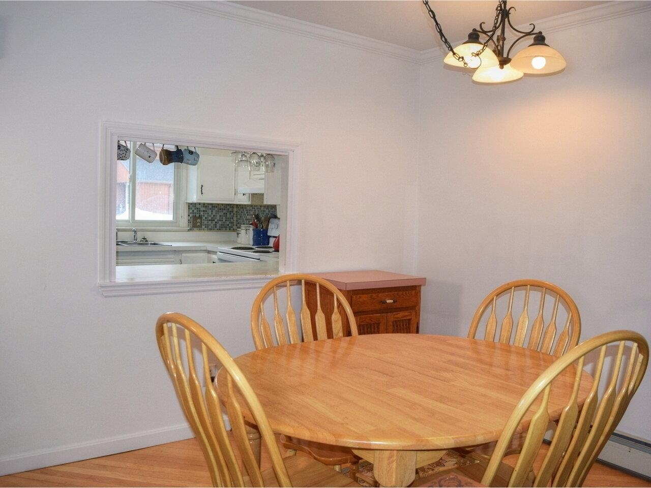 Pass Through to Kitchen