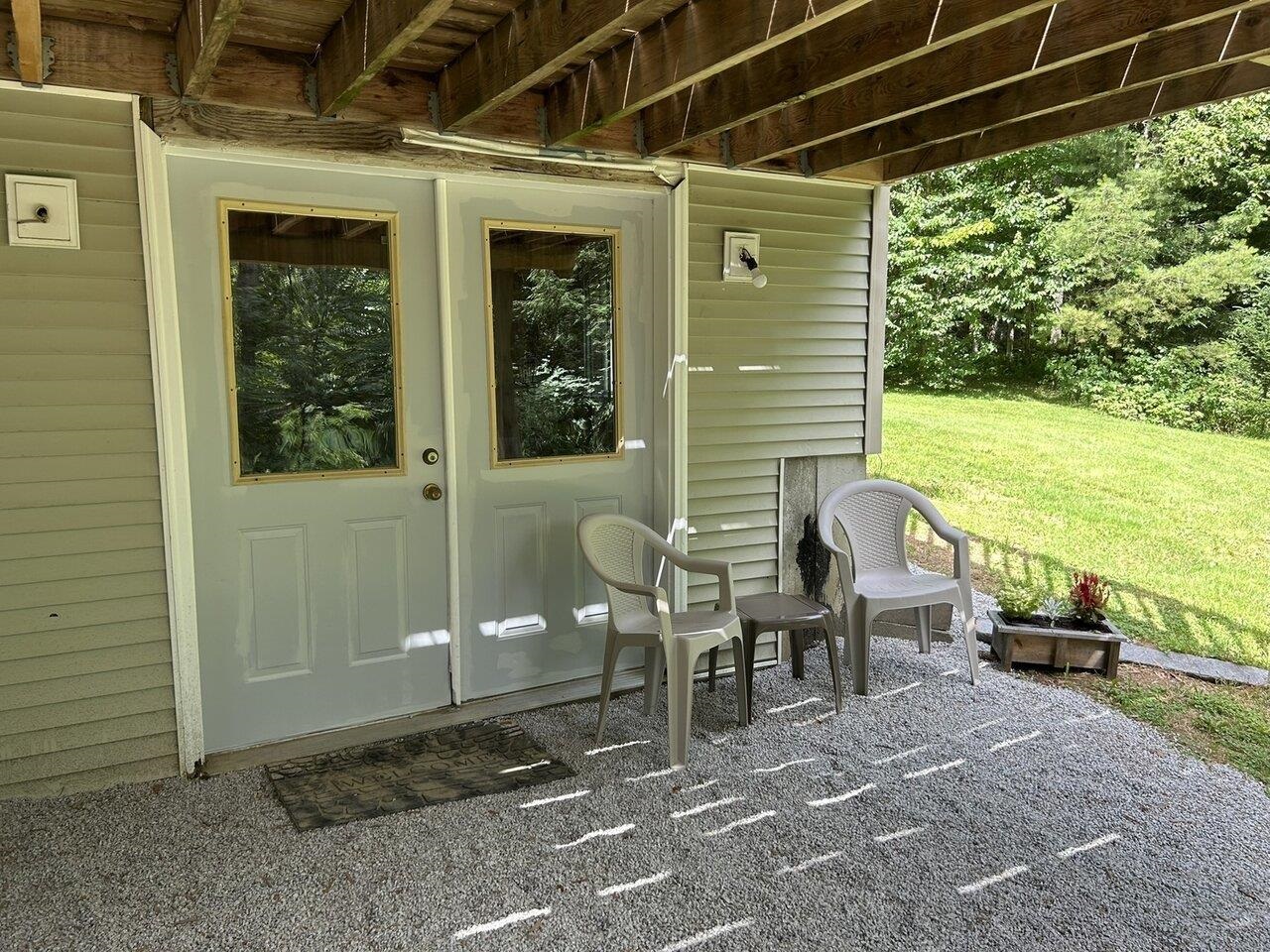 Separate Entry to Apt.