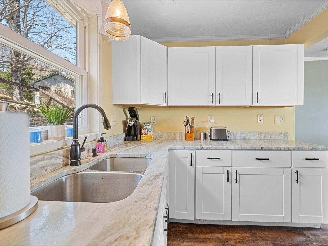 Cheery kitchen