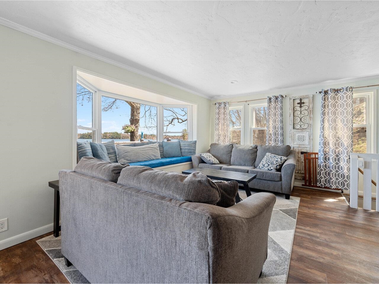 Spacious living room