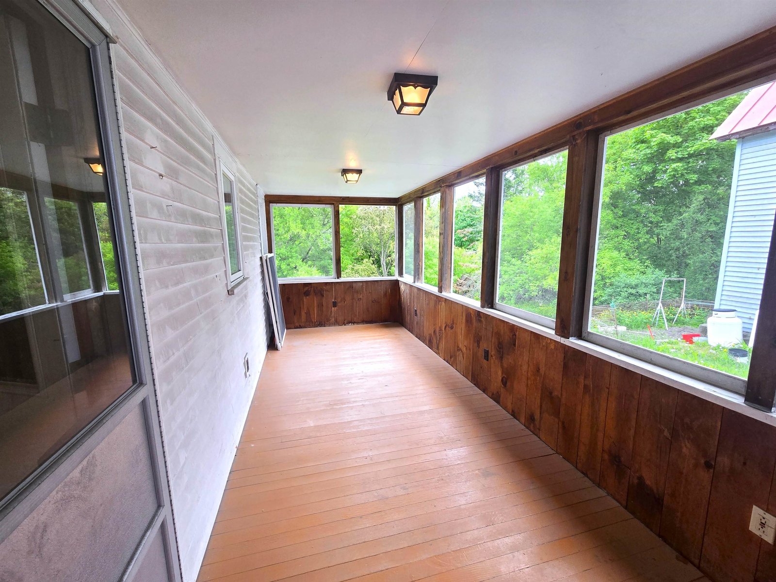 Side Entrance / Covered Porch