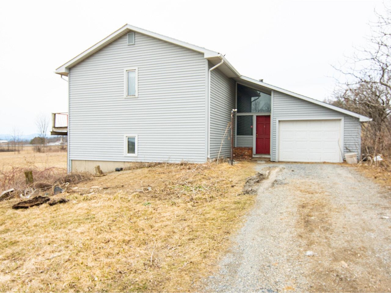 Country property on 4.5 acres