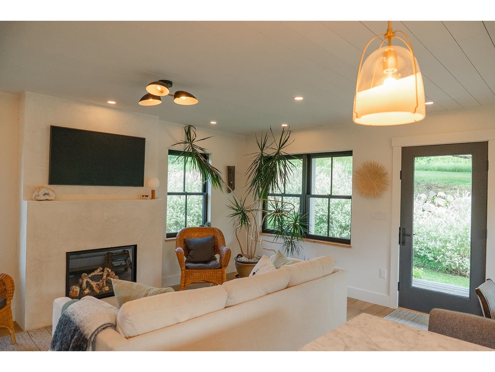 2035 Mountain Road