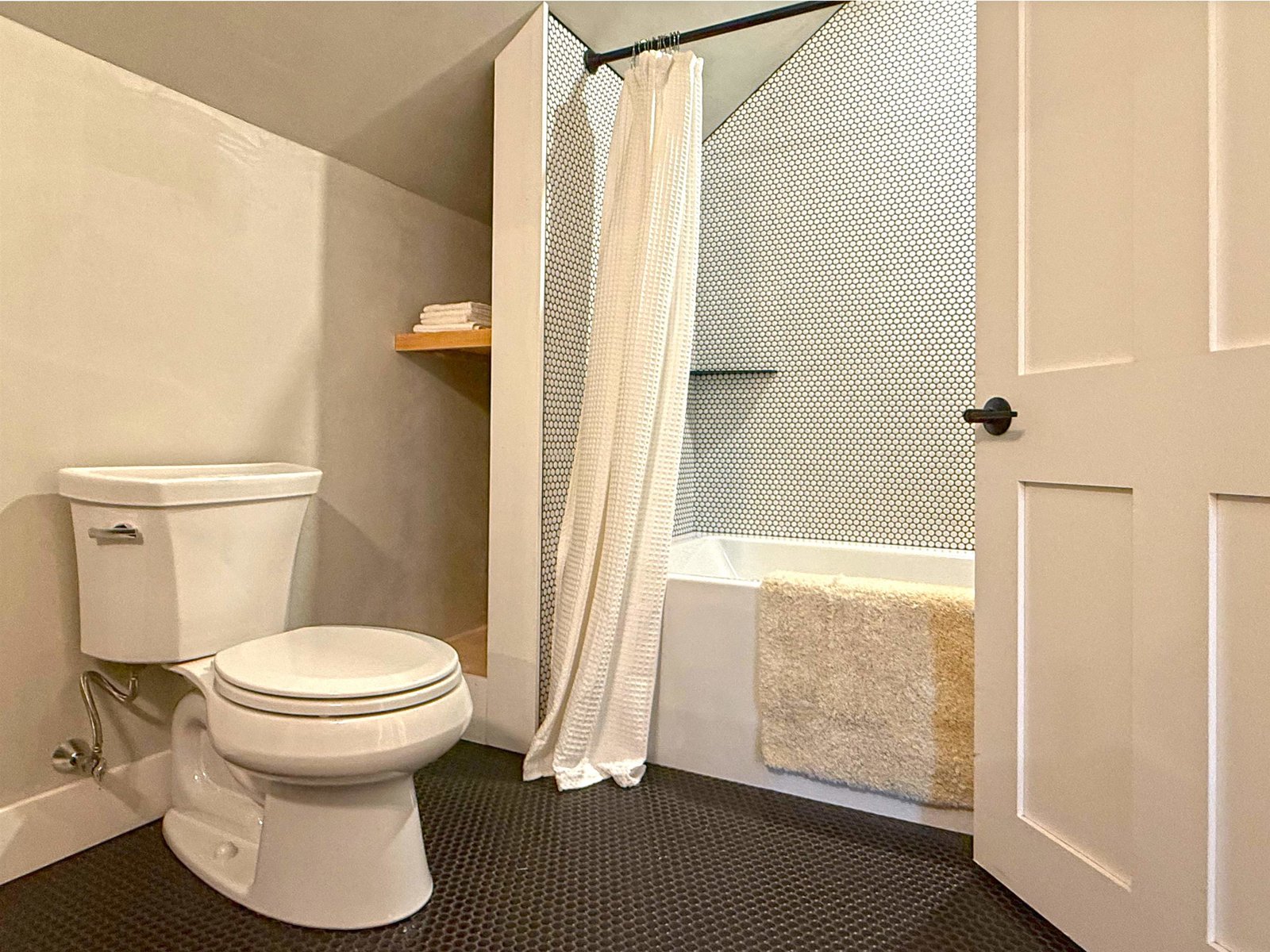 2nd Floor Full Bath