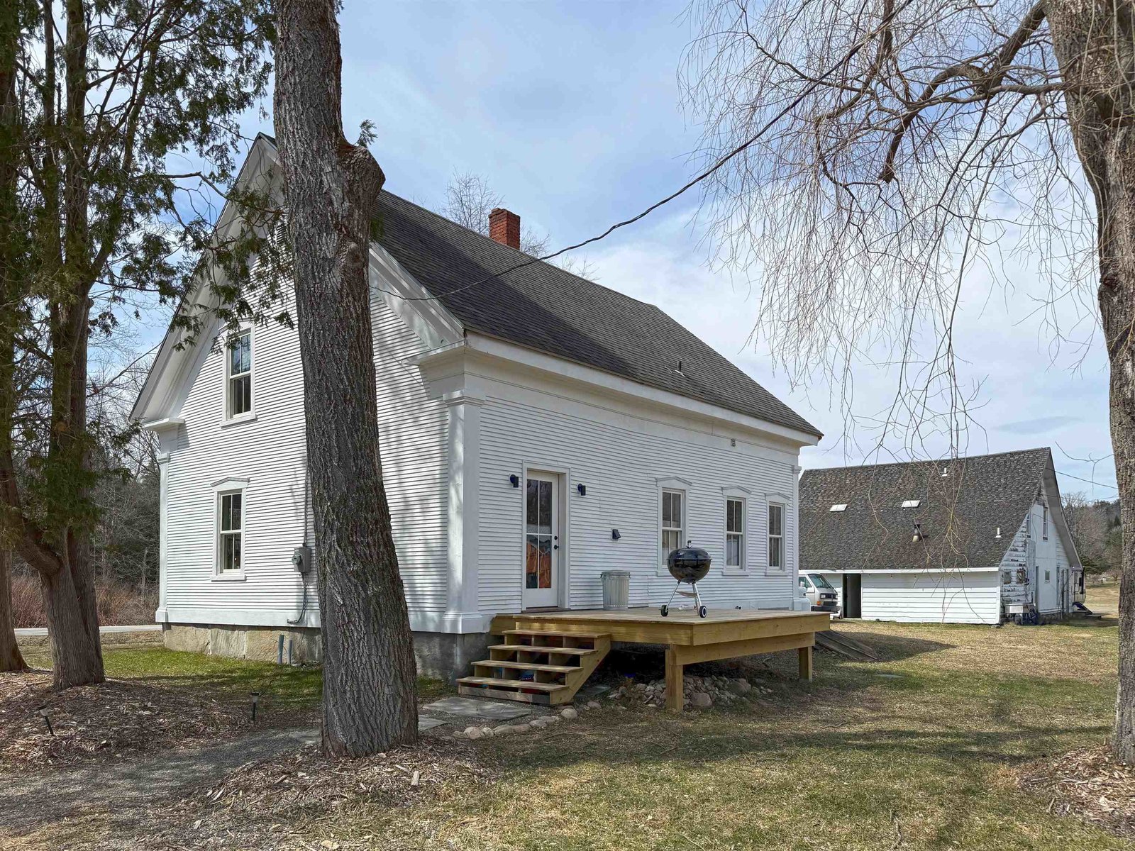 204 West River Road