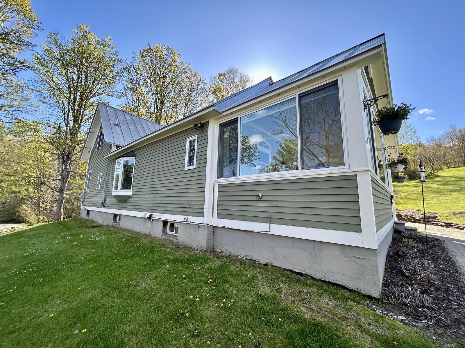 2045 Silloway Road