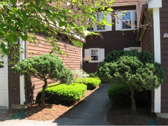 206-5 Woodbine-By-The-Lake, Unit 206-5