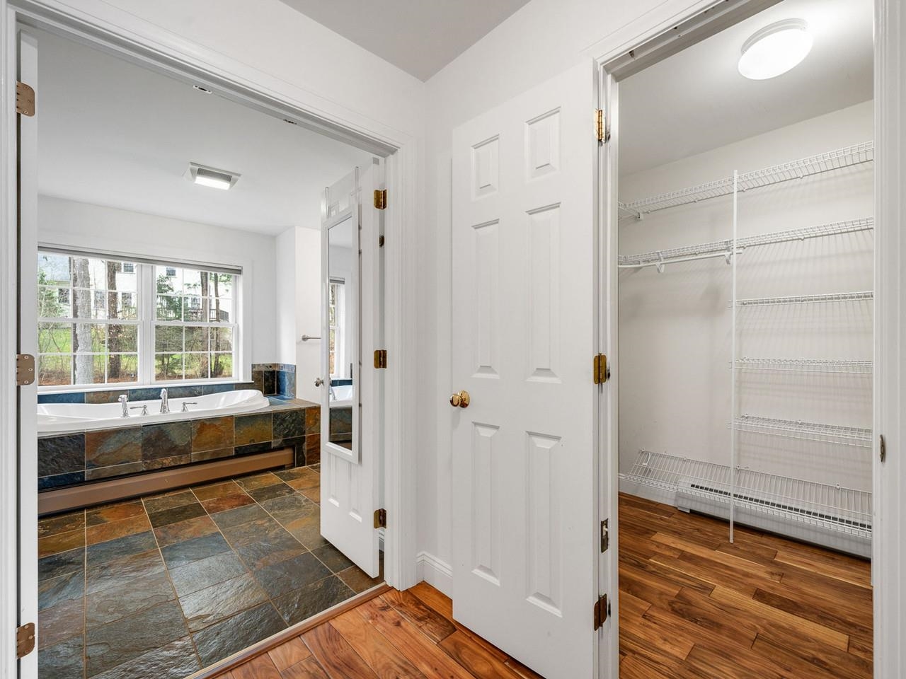En-Suite & Walk-in Closet