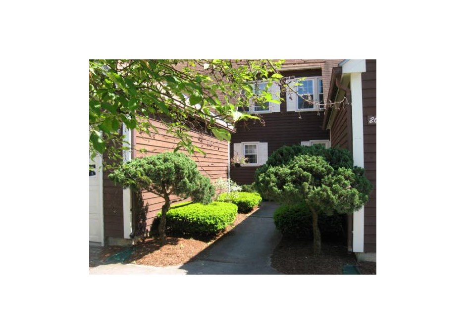 206 Woodbine by the  Lake Street, Unit 4
