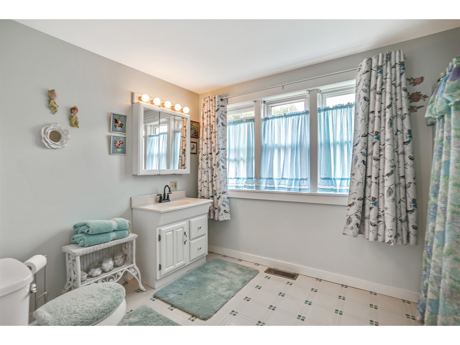 2nd Level Bath Room