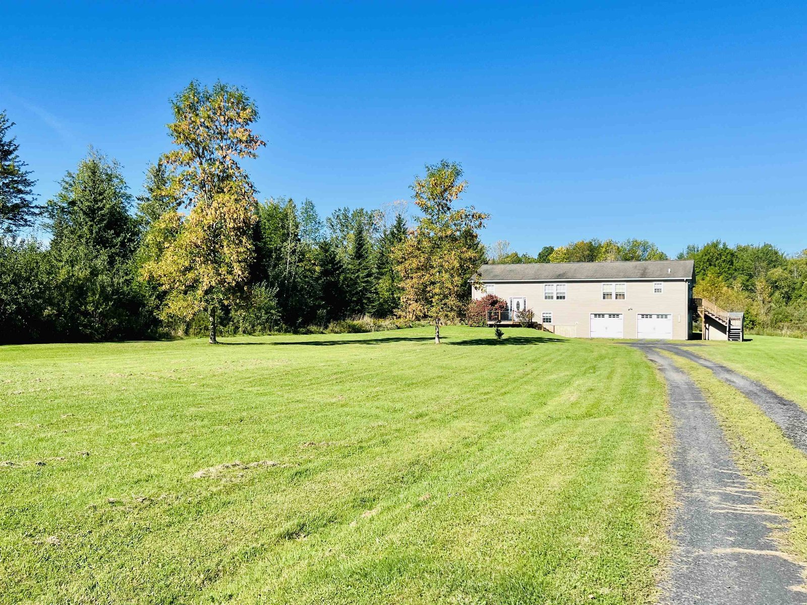2069 Lakeview Drive