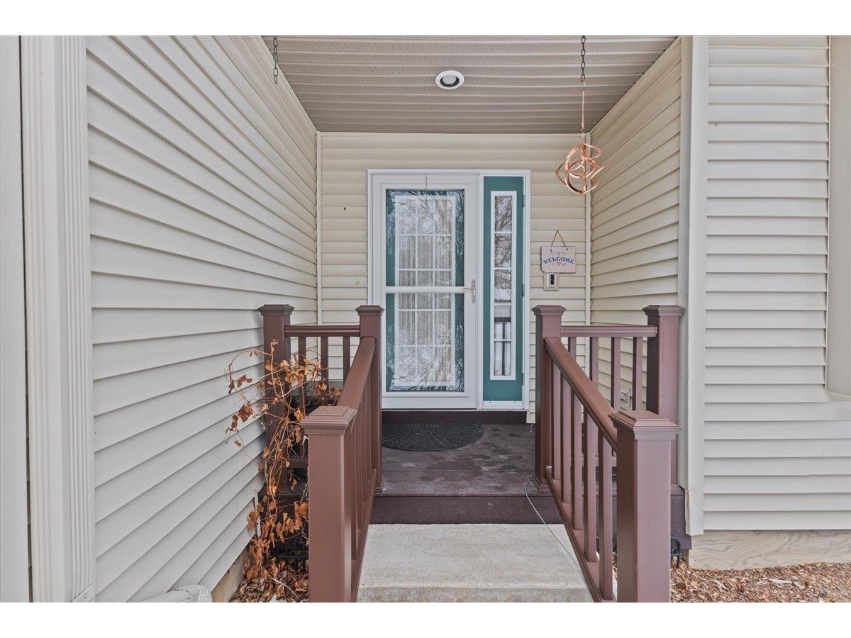 207 Bittersweet Circle, Williston