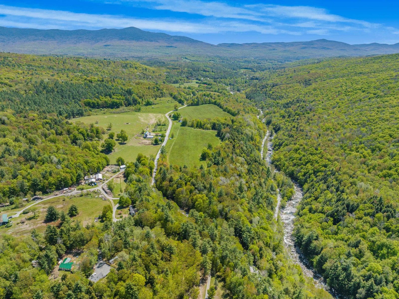 207 Deerleap View