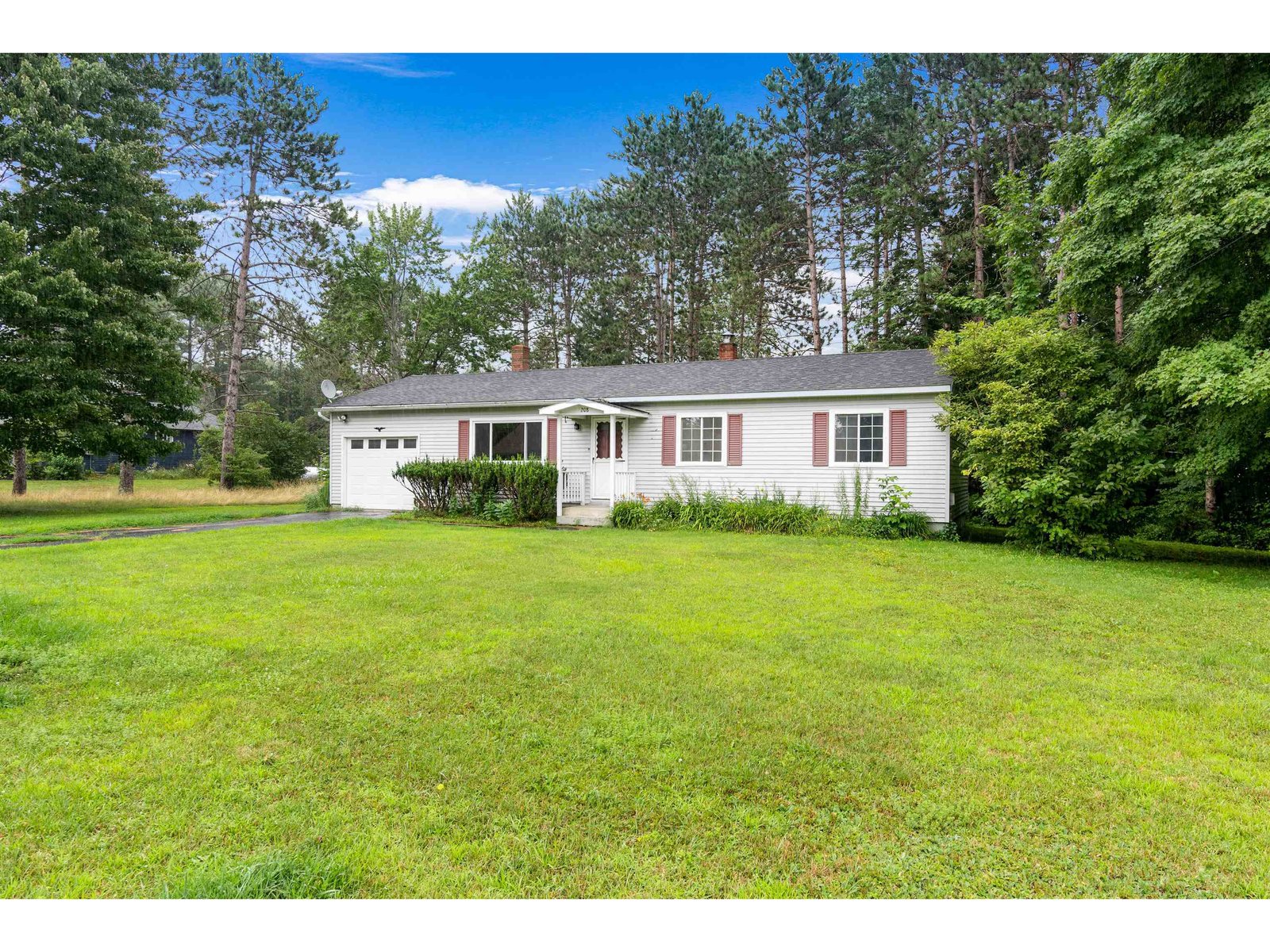 208 Fairwood Parkway West