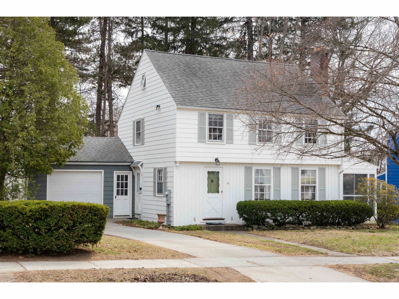 21 Colonial Square