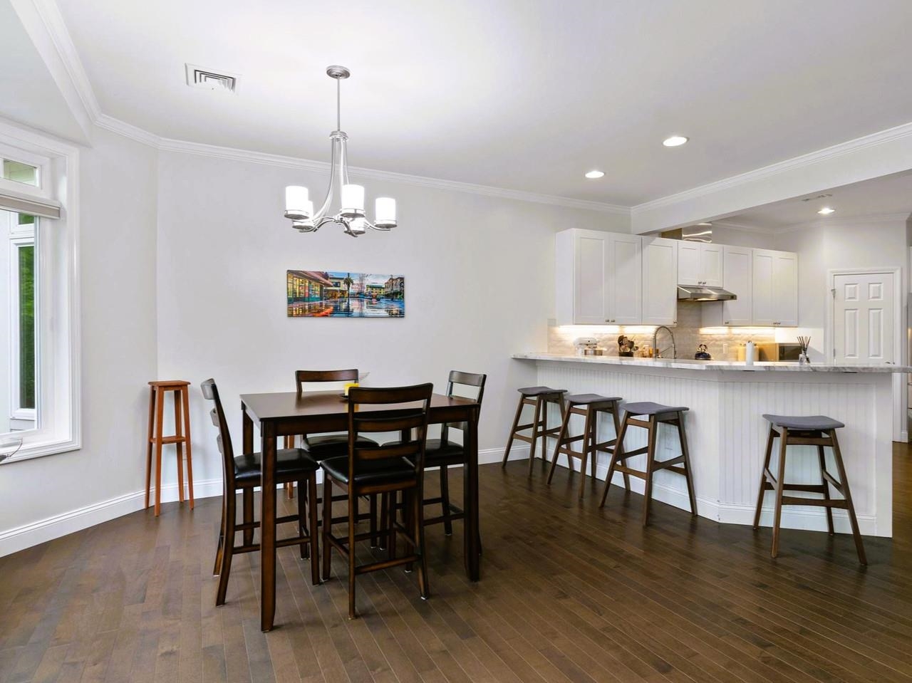 21 Mockingbird Lane