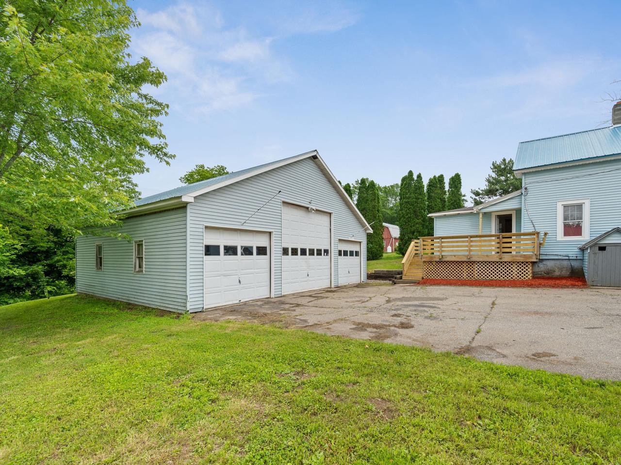 Oversized 3-Bay Garage