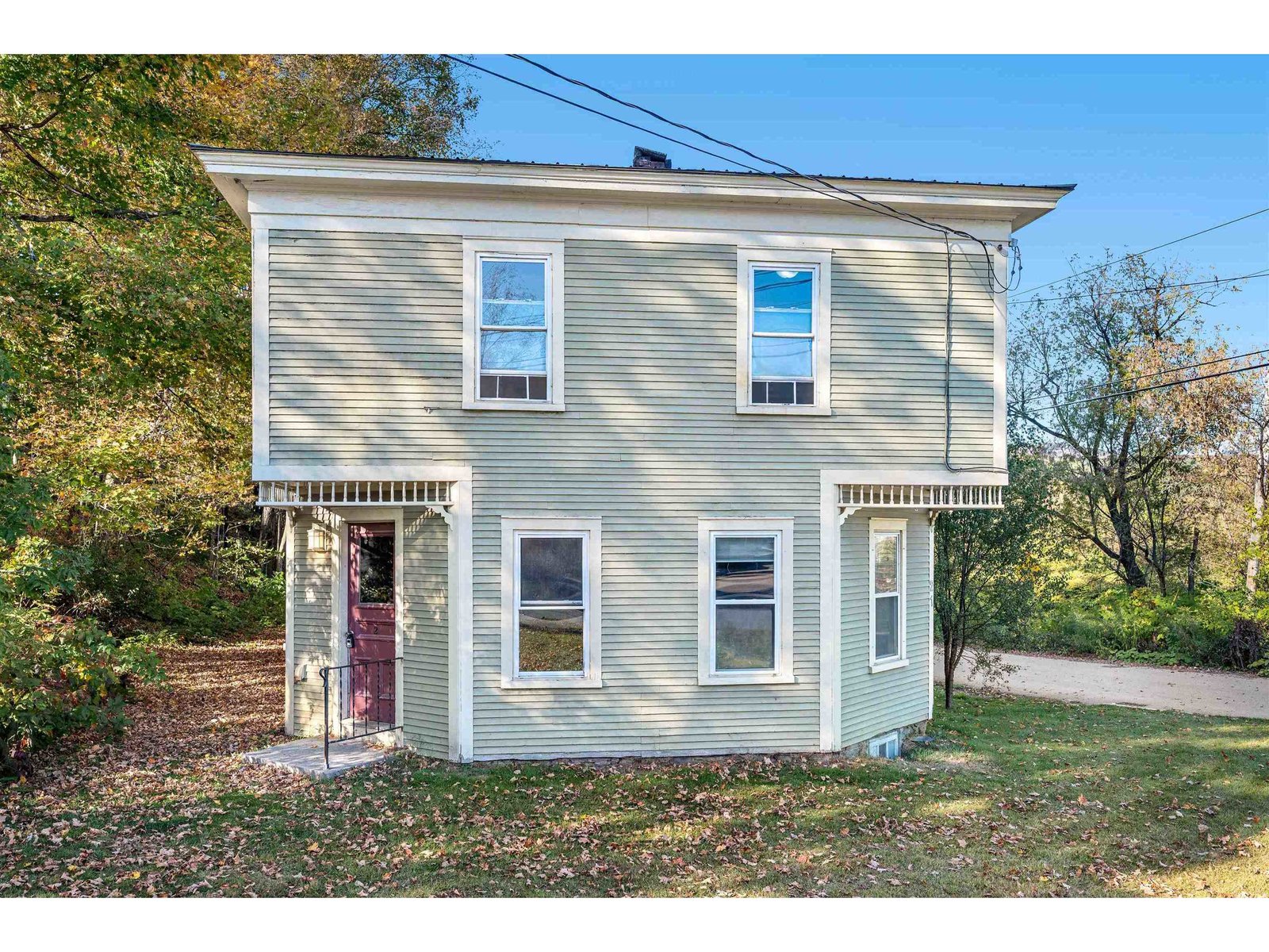 21 River Road W