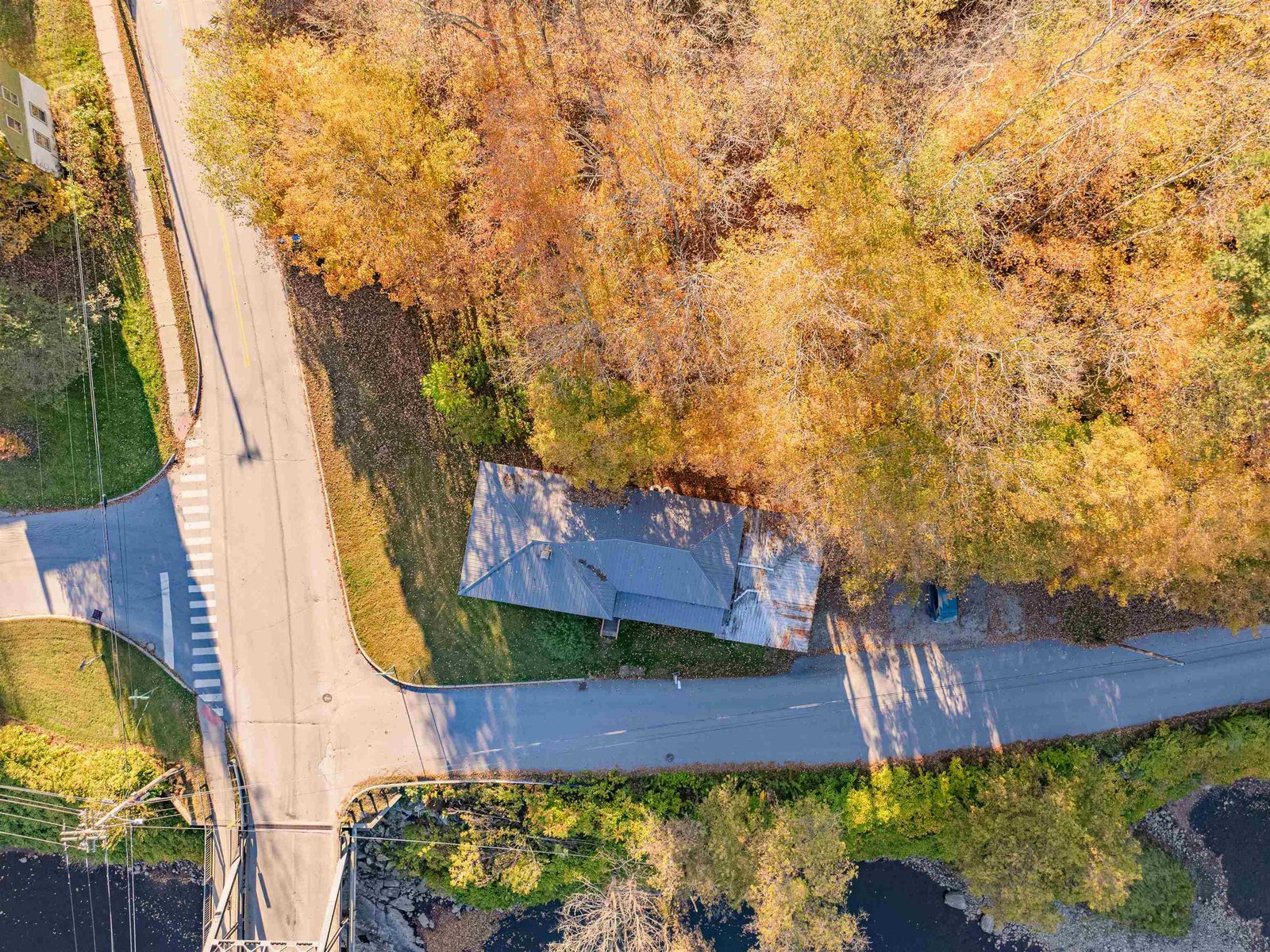 21 River Road W