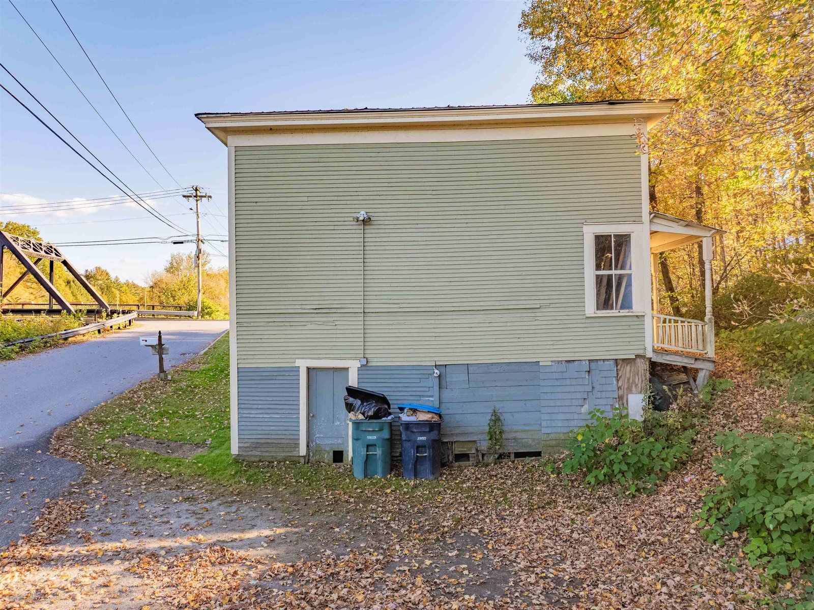 21 River Road W