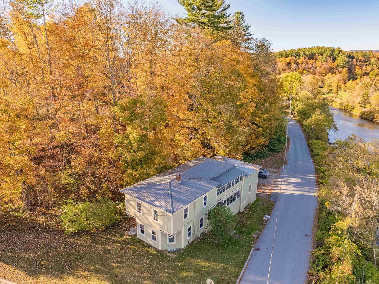 21 River Road W