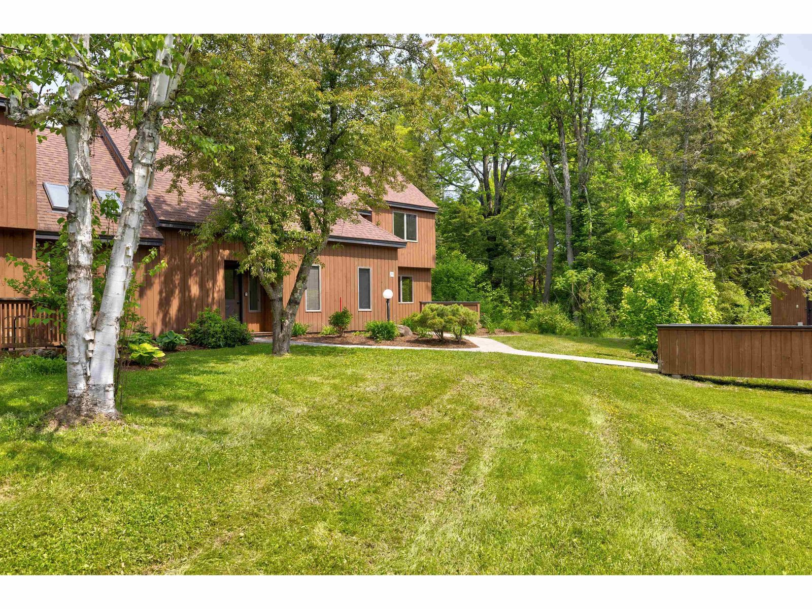 210 Field Road, Stowe