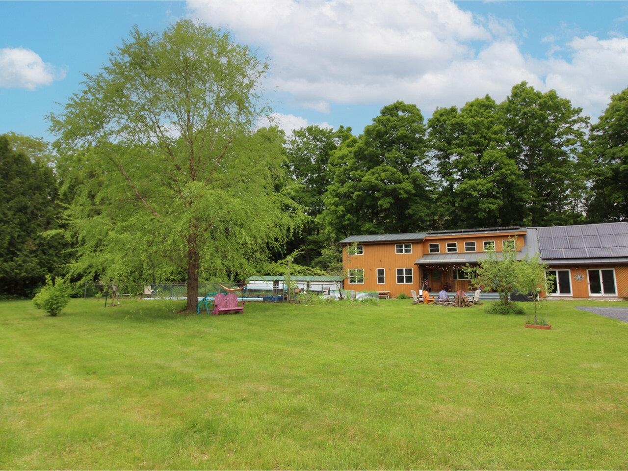 Spacious Front Yard