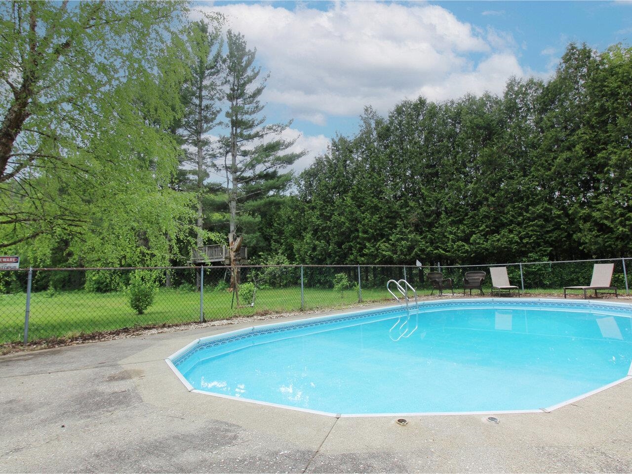 With In-Ground Pool