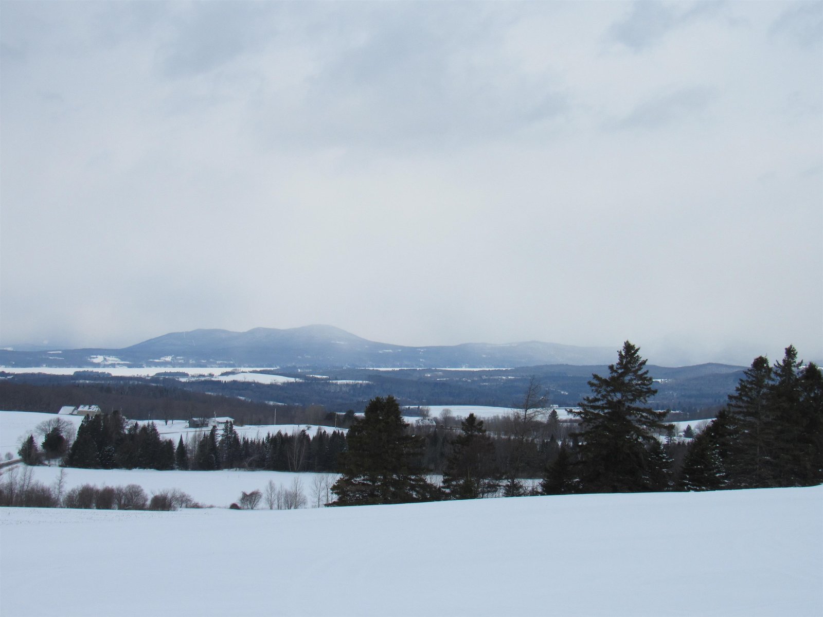 In Every Season, Enjoy the Mountain Ranges and Lake Views