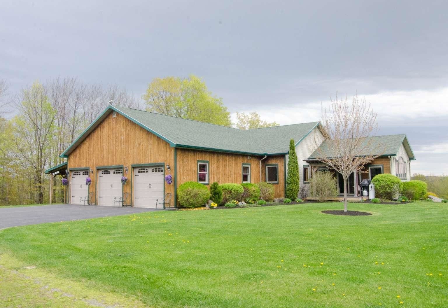 2124 North Hill Road, Westfield