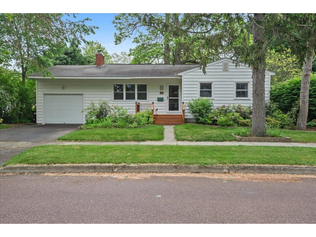 213 Pleasant Avenue, Burlington