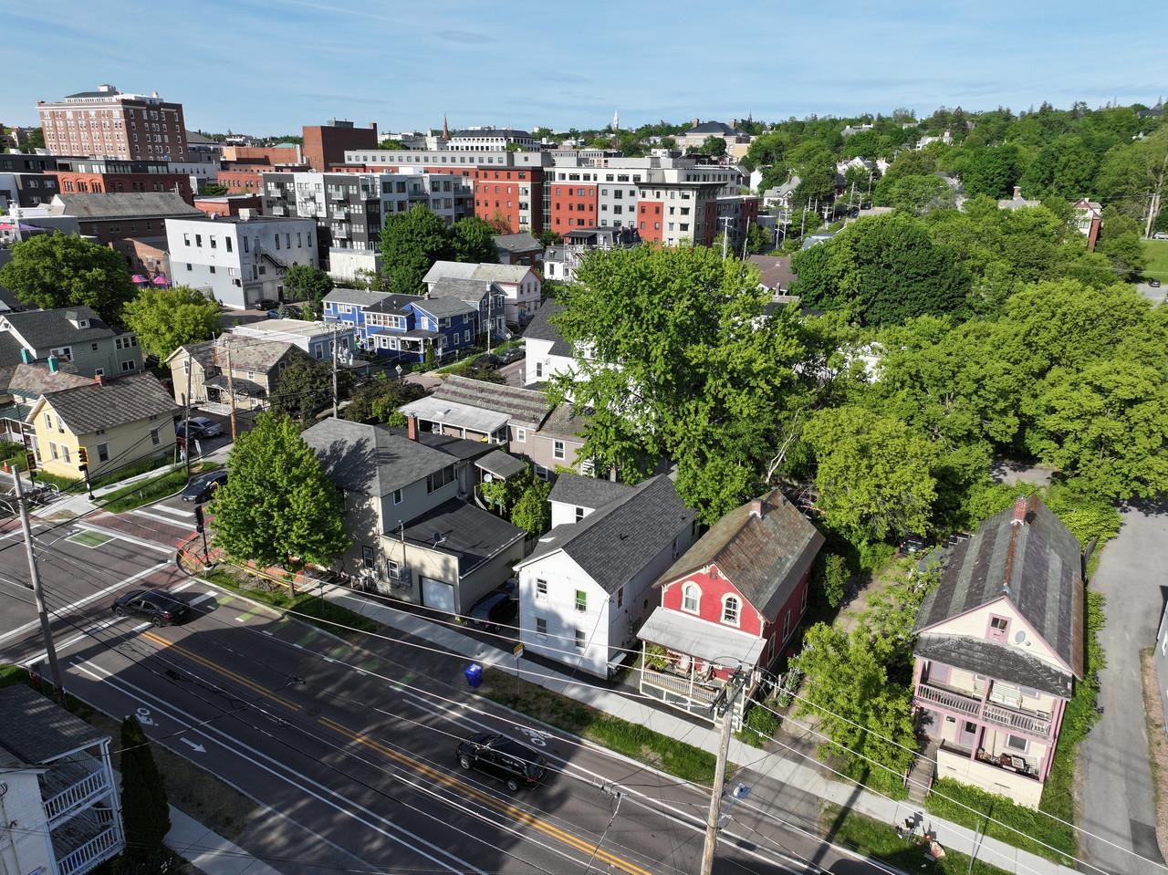 2-3 Blocks to Downtown