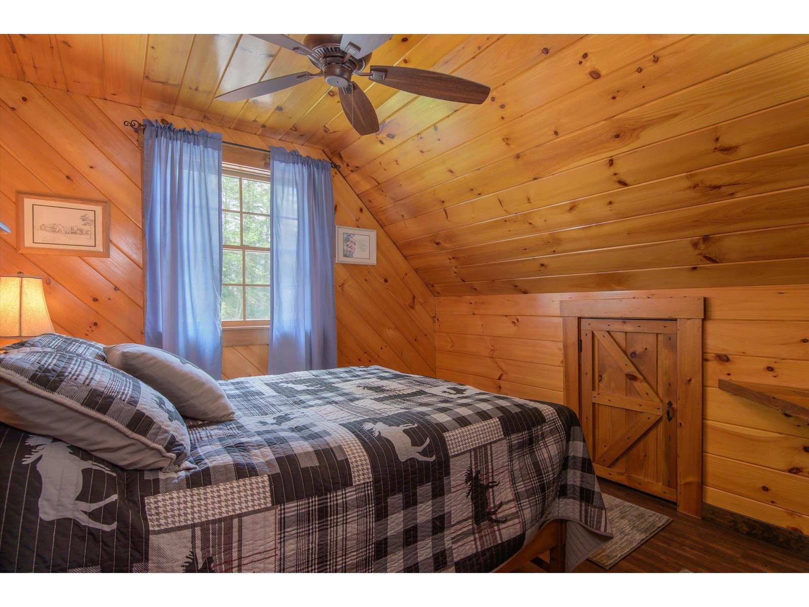 Second floor guest bedroom...
